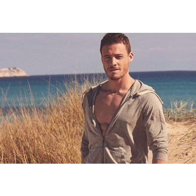 Kerem Bursin: Bio, Age, Family, Facts & Wiki icon