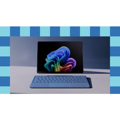 Anna Lytical is a TikTok star teaching coding in drag icon