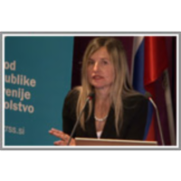 Posodabljanje učnih načrtov kot stalna praksa sodobnih šolskih sistemov / Modernizing Curricula in Terms of Permanent Practice of Contemporary Education Systems