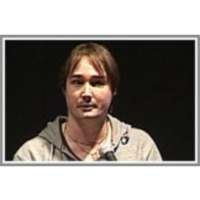 Interlaced QWERTY - Accommodating Ease of Visual Search and Input Flexibility in Shape Writing icon