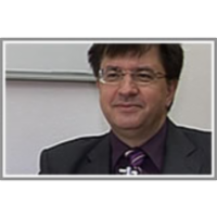 Ekonomist, filozof, nekdanji minister icon